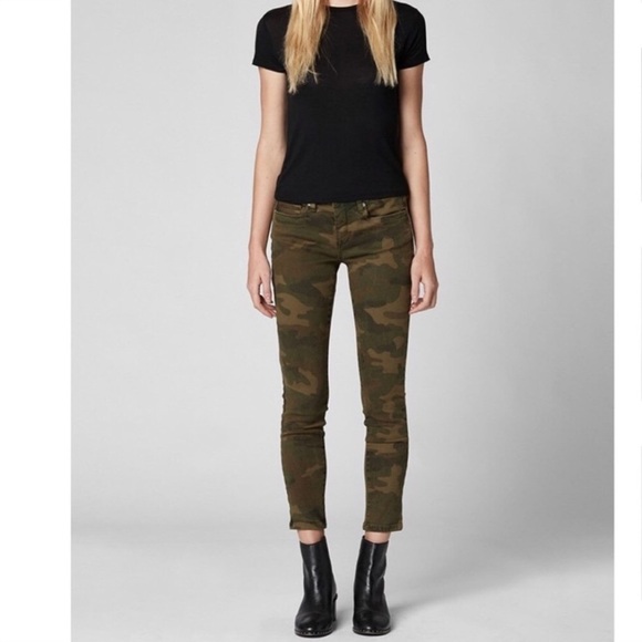 NWT Blank NYC The Reade Crop jean in camo print‎ Size 26 - Picture 1 of 13